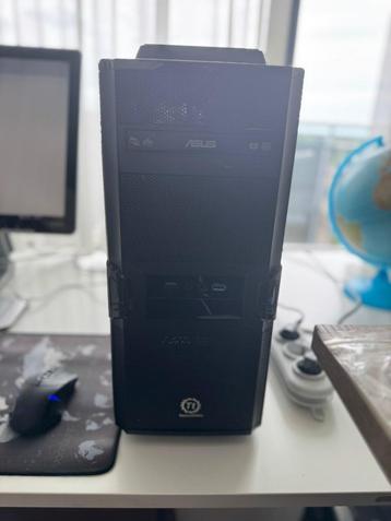 PC, monitor, keyboard, muis en mat beschikbaar voor biedingen