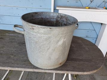 Zinken ketel plantenbak groot beschikbaar voor biedingen