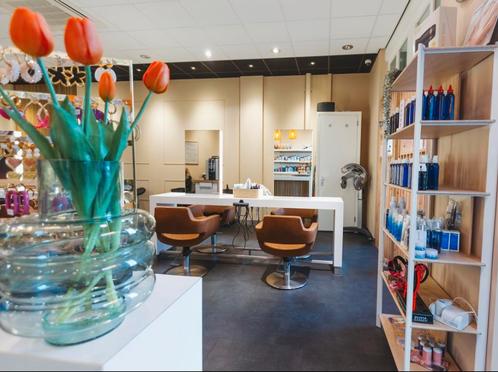 Kapsalon interieur - kaptafel 4 pers - stoelen - wastafel, Witgoed en Apparatuur, Persoonlijke-verzorgingsapparatuur, Zo goed als nieuw
