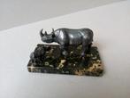 Beeldje Neushoorn met jong. Marmeren ondergrond. WWF., Ophalen of Verzenden, Zo goed als nieuw, Dier