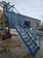Stalen trap blauw. Hoog 3,1 mtr. Nob164, Doe-het-zelf en Verbouw, Ladders en Trappen, Ophalen, Zo goed als nieuw, 2 tot 4 meter