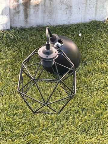 Moderne hanglamp met geometrisch design beschikbaar voor biedingen