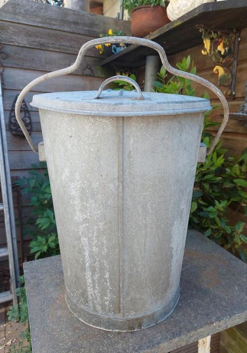Leuke zinken vuilnisbak, bodem klokgaaf!, Huis en Inrichting, Woonaccessoires | Prullenbakken, Gebruikt, Metaal, Minder dan 50 cm
