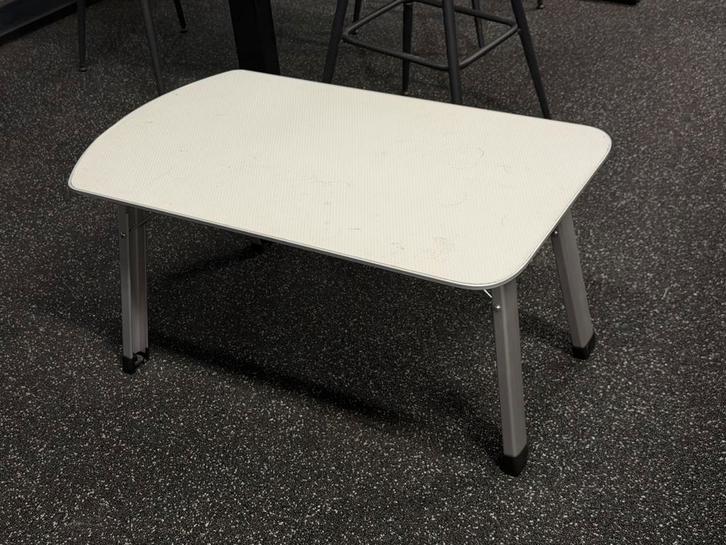 Originele VW Camper Tafel – Ingekort (43 cm hoog), Caravans en Kamperen, Kampeermeubelen, Zo goed als nieuw, Campingstoel, Ophalen