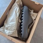 Yeezy Slide Slate Grey 40,5, Ophalen of Verzenden, Nieuw, Overige kleuren