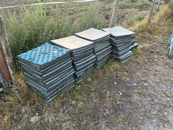 80 rubberen tegels doet een serieuze bod  beschikbaar voor biedingen