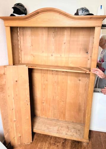Kast massief hout beschikbaar voor biedingen