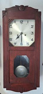 Robuuste houten wandklok, Ophalen