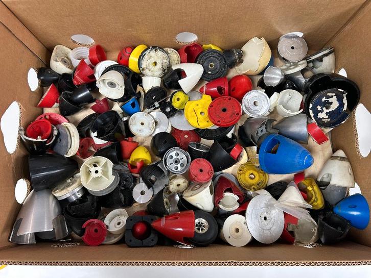 Doos met neuskegles rc vliegtuig, Hobby en Vrije tijd, Modelbouw | Radiografisch | Vliegtuigen, Ophalen of Verzenden