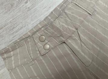 Heel mooie en nette beige gestreepte broek , mt S beschikbaar voor biedingen