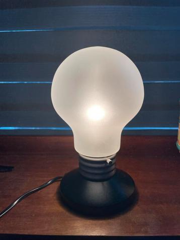 Vintage Ikea Lamp in de vorm van een gloeilamp beschikbaar voor biedingen