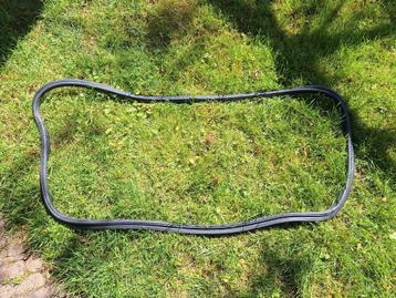 W126 achterraam rubber raamrubber w126 sedan beschikbaar voor biedingen