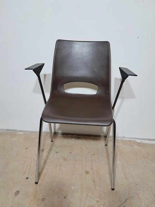 Nette Ahrend, Philippus Potter stoelen, bruin, 1979., Huis en Inrichting, Stoelen, Gebruikt, Vijf, Zes of meer stoelen, Kunststof