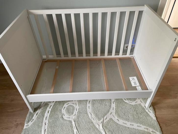 Ikea sundvik baby/peuter bed, met extra zijkant en zijsteun, Kinderen en Baby's, Babywiegjes en Ledikanten, Gebruikt, Ledikant