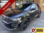 Volkswagen T-Roc I 1.5 TSI DSG BlackStyle | Camera| Trekhaak, Auto's, Volkswagen, Zwart, 4 cilinders, 150 pk, Leder en Stof