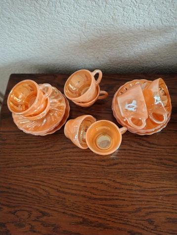 Vintage kopjes en schoteltjes  beschikbaar voor biedingen