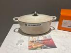 Nieuwe Le Creuset Ovale braadpan 25 cm Meringue in de doos, Gietijzer, Nieuw, Ophalen of Verzenden, Keramische plaat