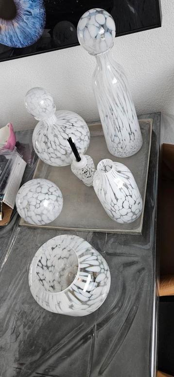 Wit Gevlekt Glas Vazen Set + Lichtjes beschikbaar voor biedingen