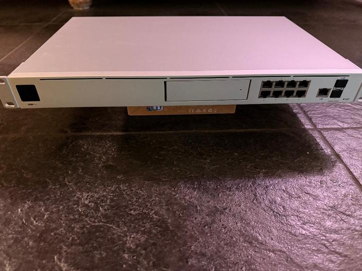 Ubiquiti UniFi Dream Machine Pro – Zo goed als nieuw, Computers en Software, Routers en Modems, Zo goed als nieuw, Router, Ophalen of Verzenden