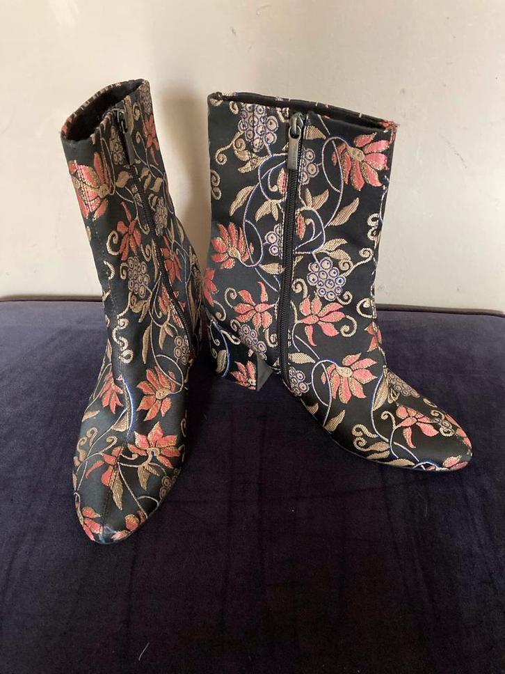 Tamaris Zwarte Leren Laarzen met Embroidery - Maat 40, Kleding | Dames, Schoenen, Zo goed als nieuw, Lage of Enkellaarzen, Zwart