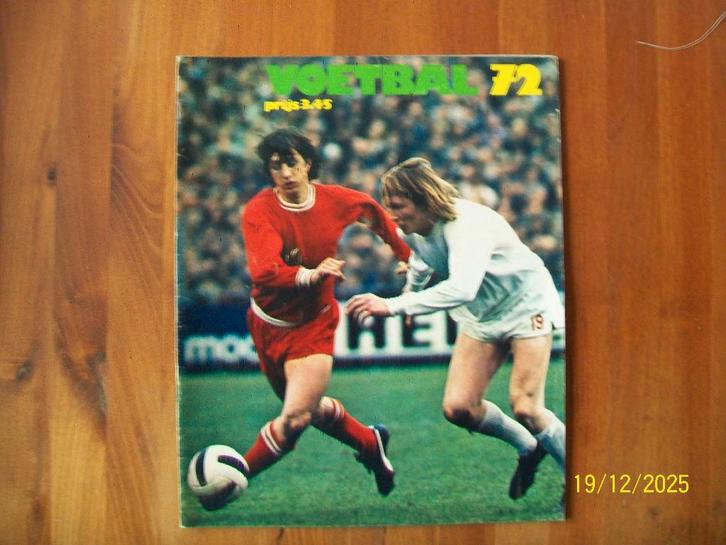 Revue Magazine Voetbal 72, Verzamelen, Sportartikelen en Voetbal, Zo goed als nieuw, Boek of Tijdschrift, Ajax, Verzenden