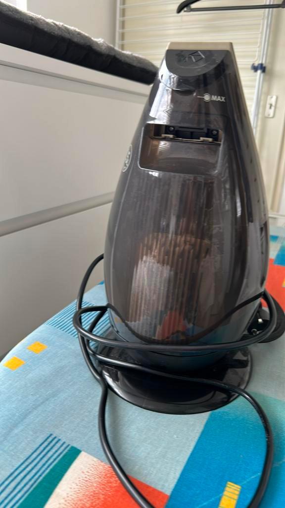 Strijker met watertank (1,5L), Doe-het-zelf en Verbouw, Reinigingsmachines, Zo goed als nieuw, Overige typen, Ophalen