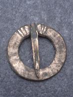 Bodemvondst Middeleeuwse riemgesp / broche, Antiek en Kunst, Ophalen of Verzenden