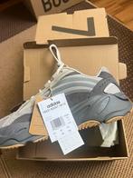 YEEZY BOOST 700 TEPHRA maat 45  1/3, Kleding | Heren, Schoenen, Ophalen of Verzenden, Nieuw