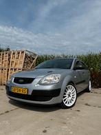 Kia Rio 1.4 HB 2006 Grijs, Auto's, Voorwielaandrijving, Stof, Zwart, 4 cilinders
