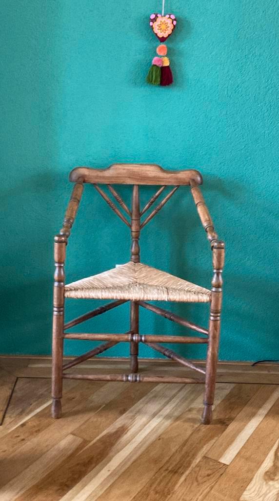 Antiek breistoeltje van eiken met een geweven biezen mat, Antiek en Kunst, Antiek | Meubels | Stoelen en Banken, Ophalen