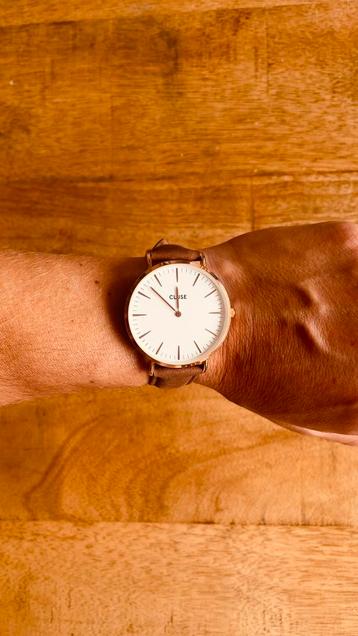 Horloge Cluse - Wit klokje, koperen rand, leren band beschikbaar voor biedingen