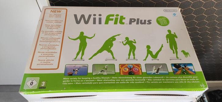 Wii Fit Plus Bundle - Compleet met Balance Board!, Spelcomputers en Games, Spelcomputers | Nintendo Wii, Zo goed als nieuw, Met 1 controller
