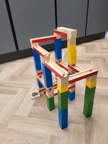 Houten knikkerbaan beschikbaar voor biedingen