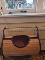 Katten holletje aan verwarming, Ophalen