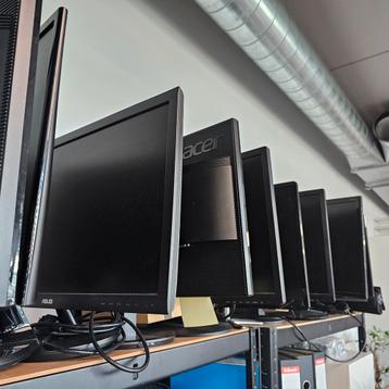 24 inch pc monitoren - 10 stuks - 50 euro per stuk beschikbaar voor biedingen