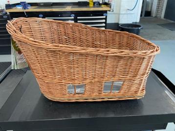 Hondenmand (MIK) beschikbaar voor biedingen