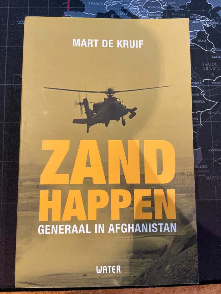 Zandhappen - Mart de Kruif, Generaal in Afghanistan, Boeken, Biografieën, Zo goed als nieuw, Politiek, Ophalen of Verzenden