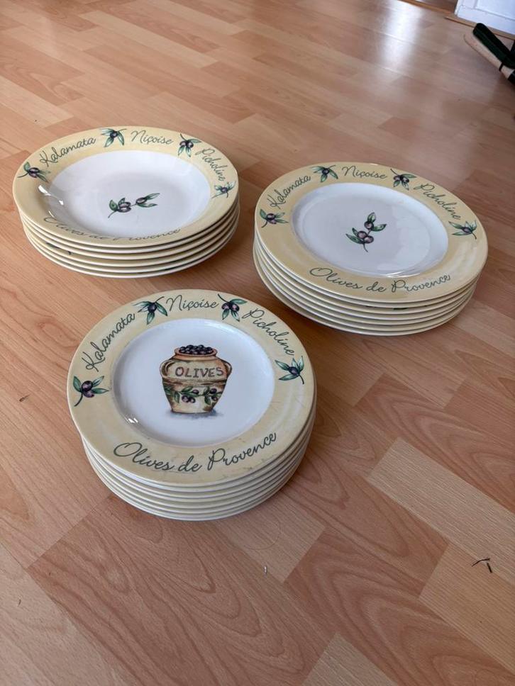 21 borden Johnson Brothers “Olives de Provence”, Huis en Inrichting, Keuken | Servies, Bord(en), Overige stijlen, Ophalen of Verzenden