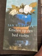 Jan Siebelink - Knielen op een bed violen, Jan Siebelink, Ophalen of Verzenden, Zo goed als nieuw, Nederland