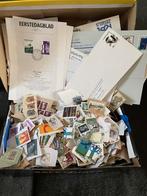 Schoenendoos vol met wereld postzegels, Postzegels en Munten, Verzenden, Buitenland