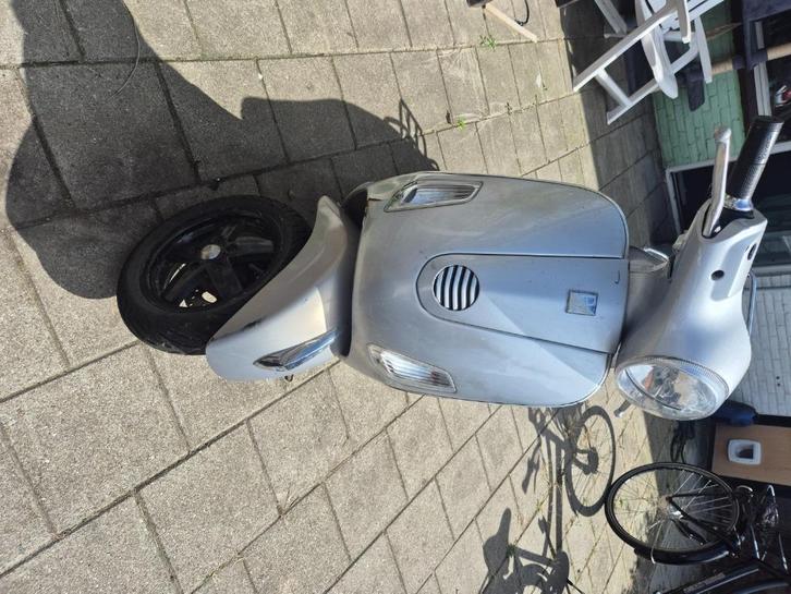 vespa lx 70cc snor ruilen nintendo switch, Fietsen en Brommers, Scooters | Vespa, Gebruikt, Vespa LX, Maximaal 25 km/u, Tweetakt