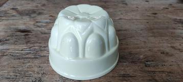 pastel gele puddingvorm beschikbaar voor biedingen