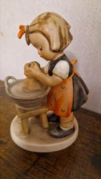 Hummel meisje met de poppen in de batje, Verzamelen, Ophalen of Verzenden, Zo goed als nieuw, Hummel