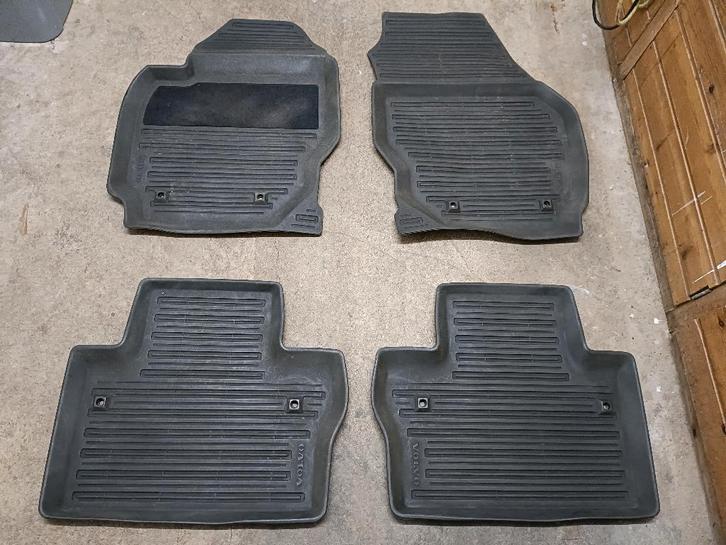 Rubbermatten Volvo V 70, Auto diversen, Automatten, Zo goed als nieuw, Ophalen