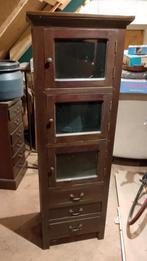 Koloniaal kastje, Ophalen