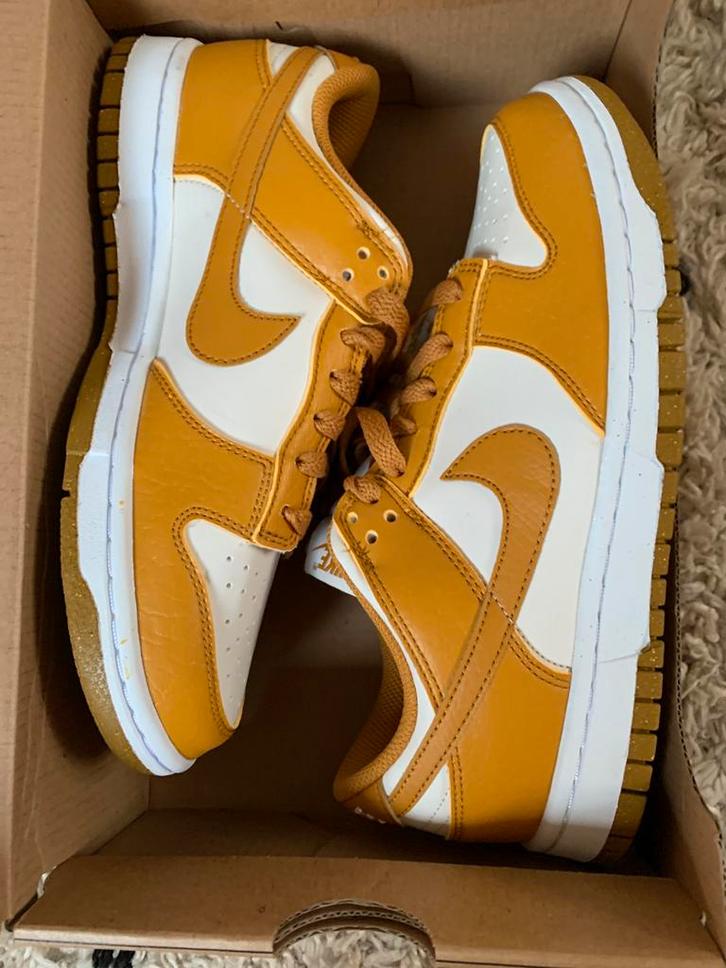 Nike Dunk Low Next Nature Phantom Gold 37,5., Kleding | Dames, Schoenen, Zo goed als nieuw, Sneakers of Gympen, Ophalen of Verzenden