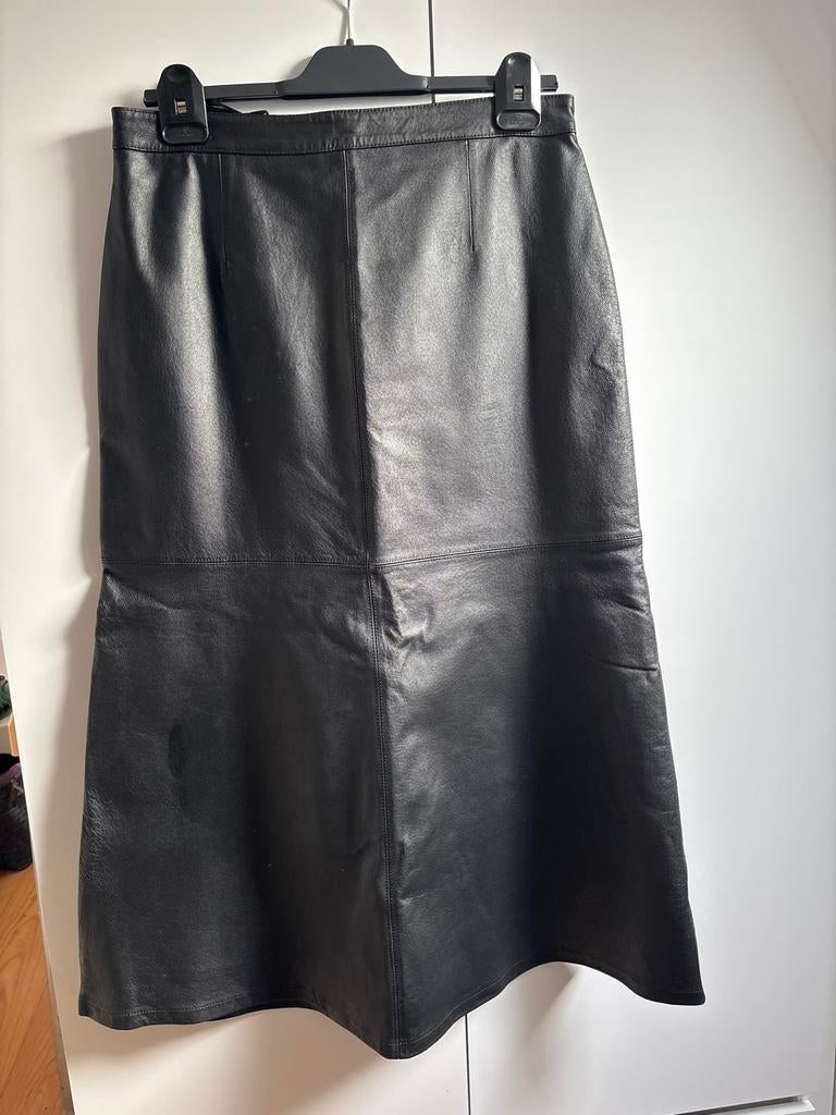 Caludia Schiffer Zwarte lange leren rok - Maat 40/ M, Kleding | Dames, Rokken, Zo goed als nieuw, Maat 38/40 (M), Zwart, Onder de knie