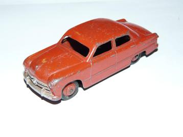 Dinky Toys - Nr. 139A - Ford Sedan beschikbaar voor biedingen