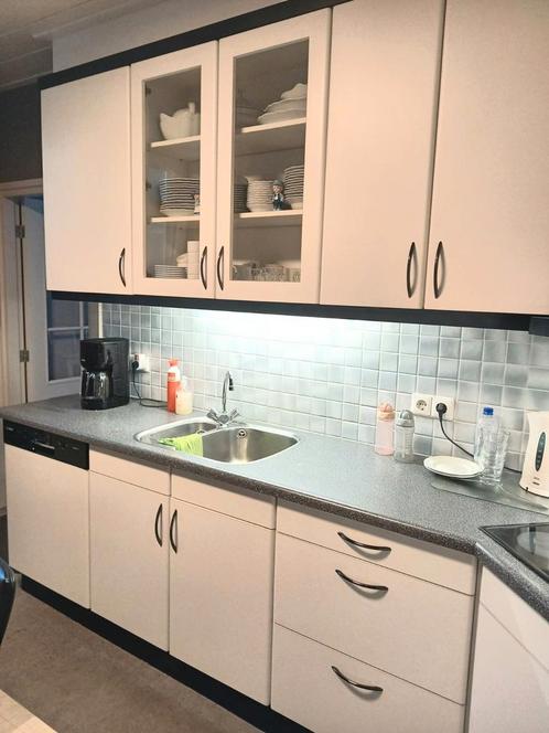 Keuken in goede staat, Bosch, wit, Huis en Inrichting, Keuken | Complete keukens, Gebruikt, Hoekkeuken, Wit, Graniet of Steen