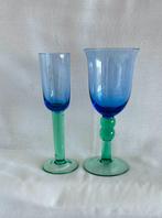 2x Blauw Glas op Groene Voet € 20 p/s Samen € 35 Vintage, Antiek en Kunst, Antiek | Glas en Kristal, Ophalen